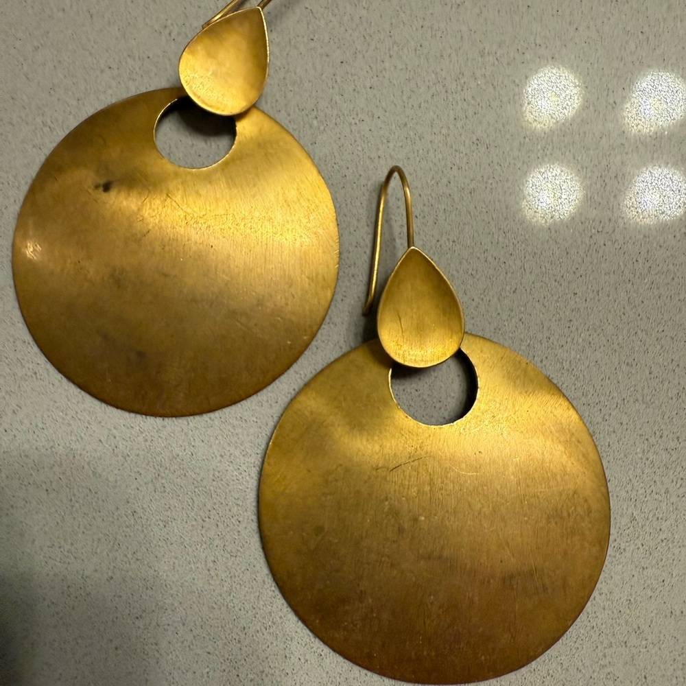 Elegant Gold Drop Banana Republic Earrings - Picture 3 of 3